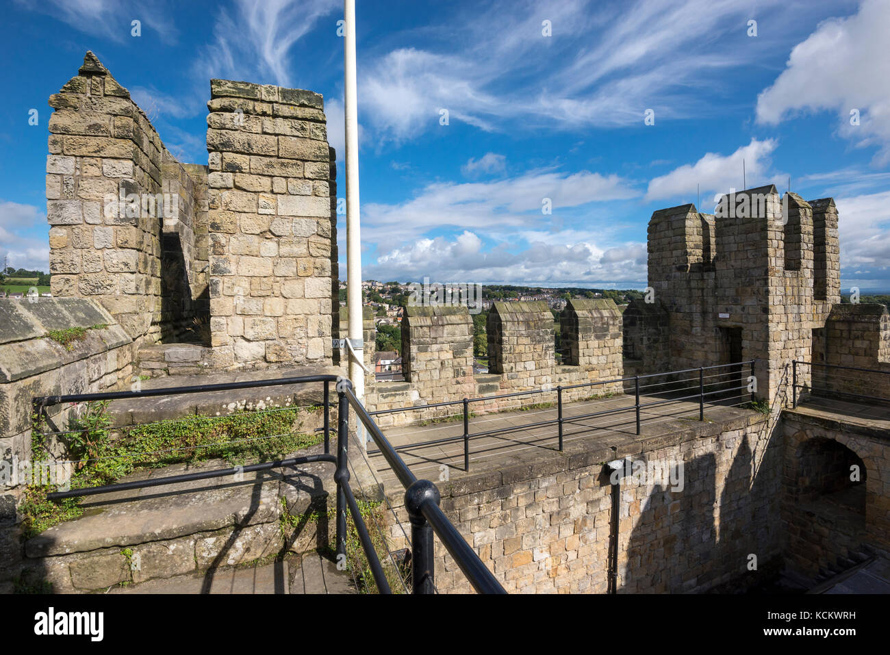 Parapetto sulla sommità del castello di mantenere a Richmond Castle, North Yorkshire, Inghilterra. Foto Stock