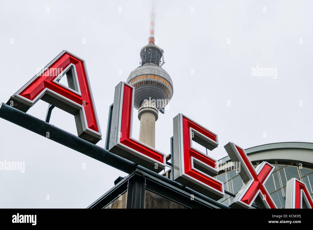 La torre della TV ad Alexanderplatz di Berlino - Germania Foto Stock