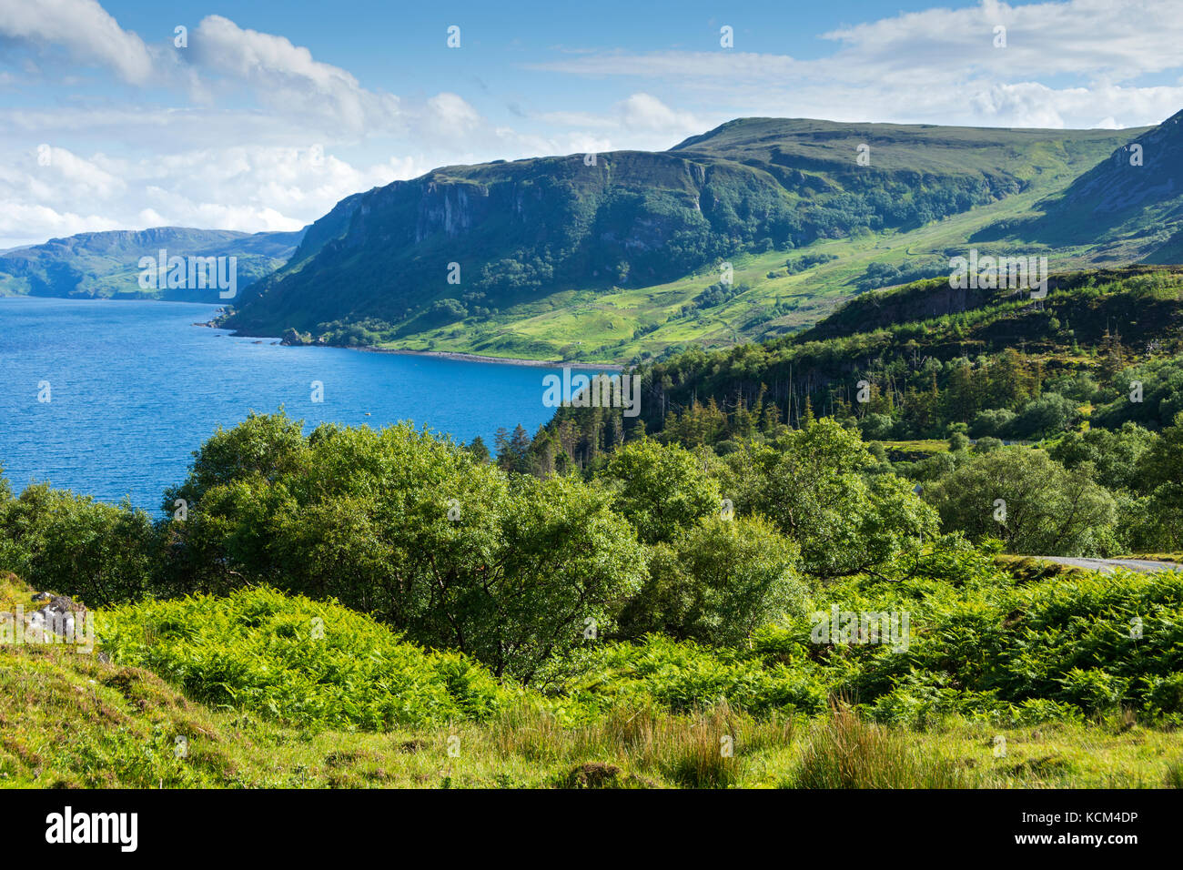 La costa orientale di Raasay da Calum's Road, Isola di Raasay, Scozia, Regno Unito Foto Stock