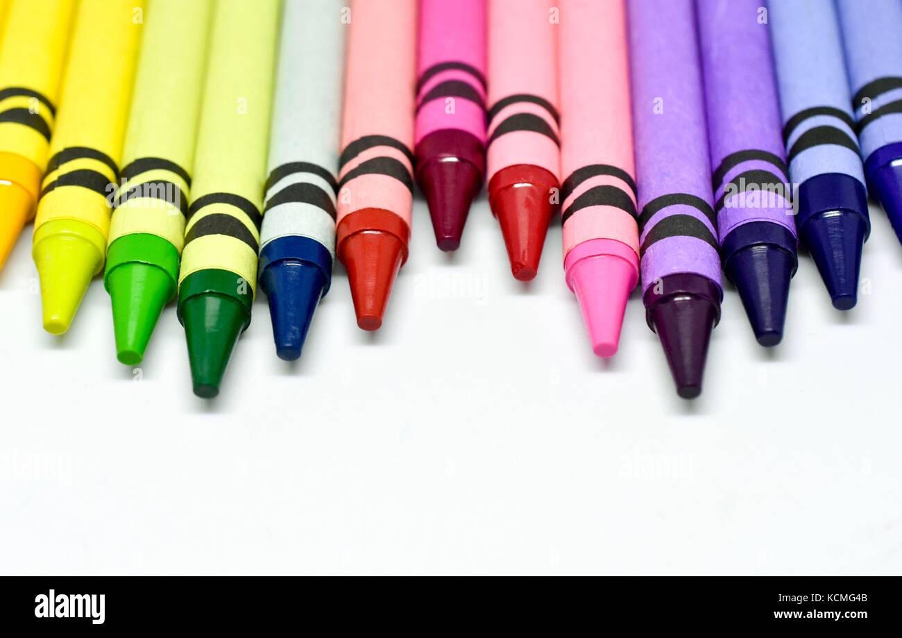 Close up vivacemente colorate le matite in cera Foto Stock