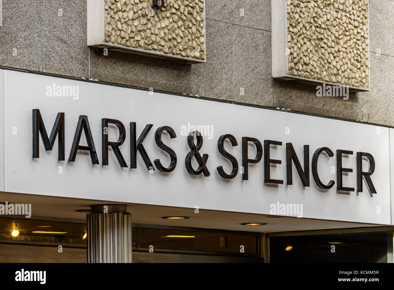 Northampton Regno Unito 5 ottobre 2017: Marchio e cartello con il logo Spencer nel centro di Northampton. Foto Stock