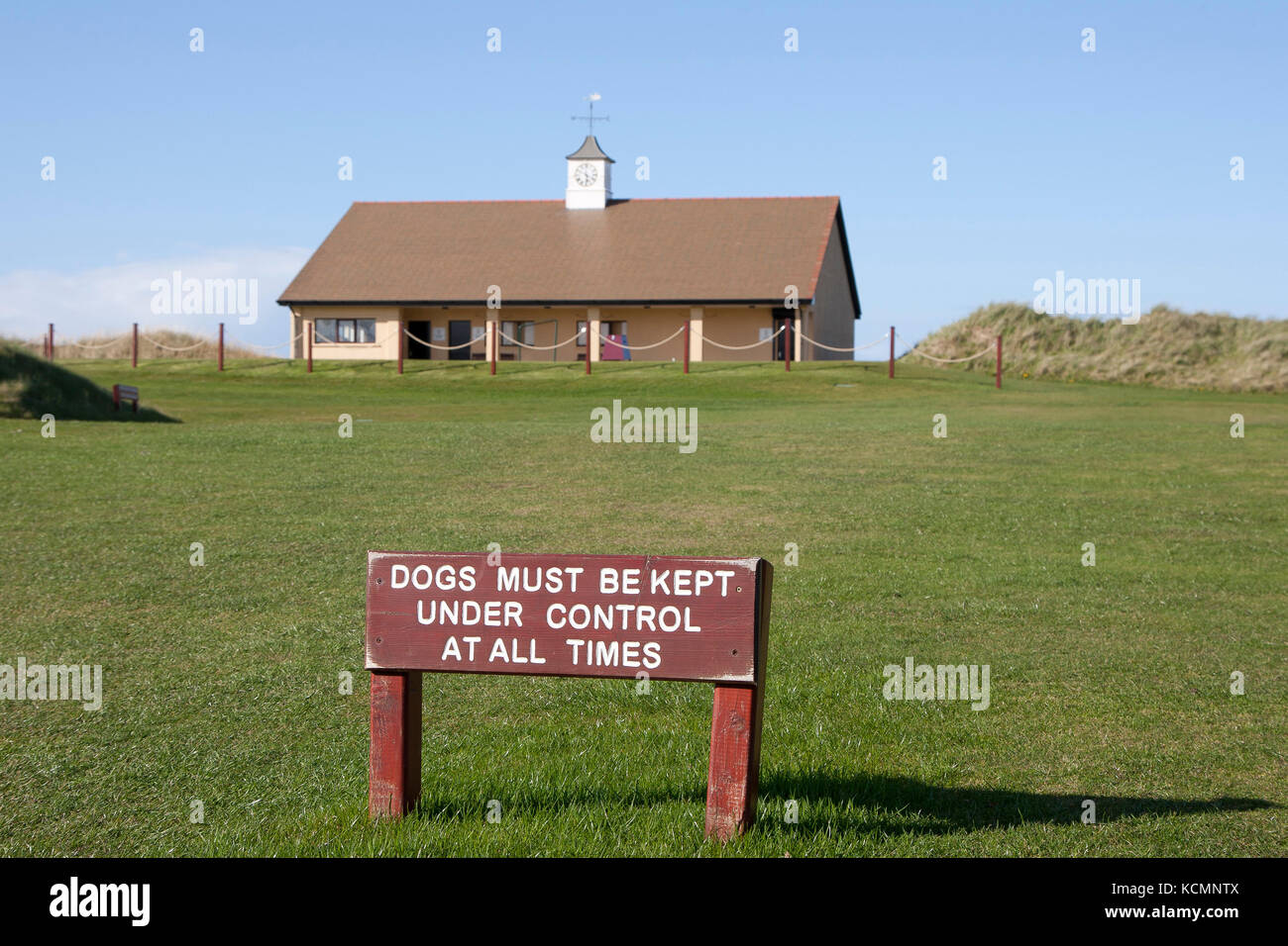 Il capanno di partenza del Royal Portrush Golf Club, sede del campionato di golf Open 2019 Foto Stock