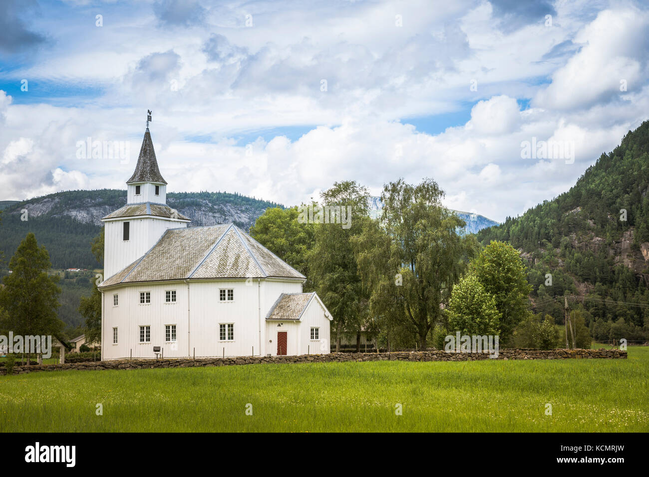 Ardal chiesa in bygland Norvegia vicino a valle Foto Stock