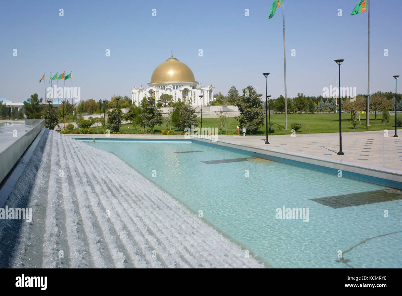 Ashgabat - Inumazione tomba alla Moschea Ruhy dell ex Presidente Saparmurat Niyazov. e la sua famiglia che sono stati uccisi nel 1948 Terremoto Foto Stock