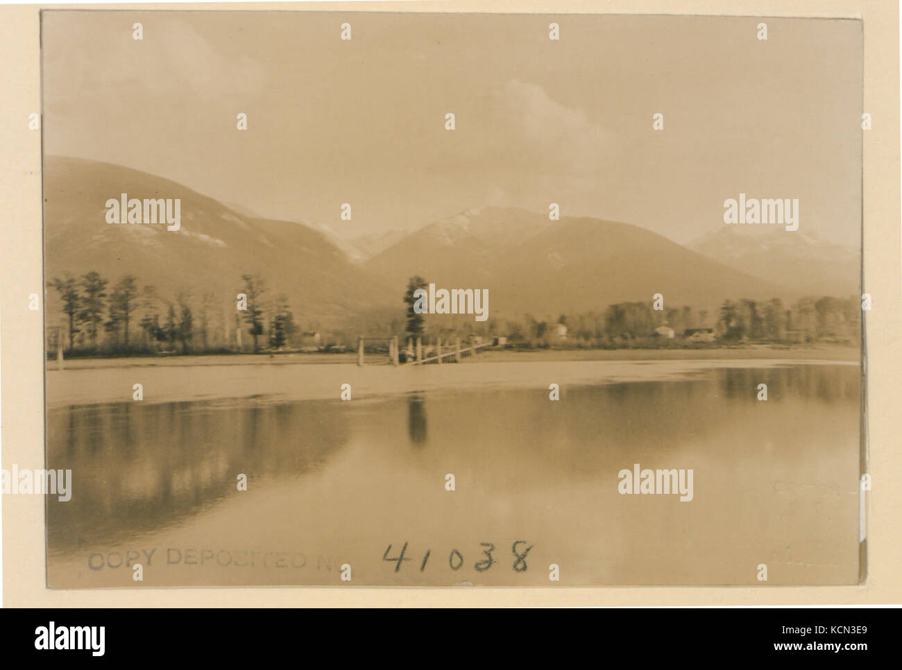 La freccia sul lago vicino a Burton, Columbia Britannica (HS85 10 41038) Foto Stock