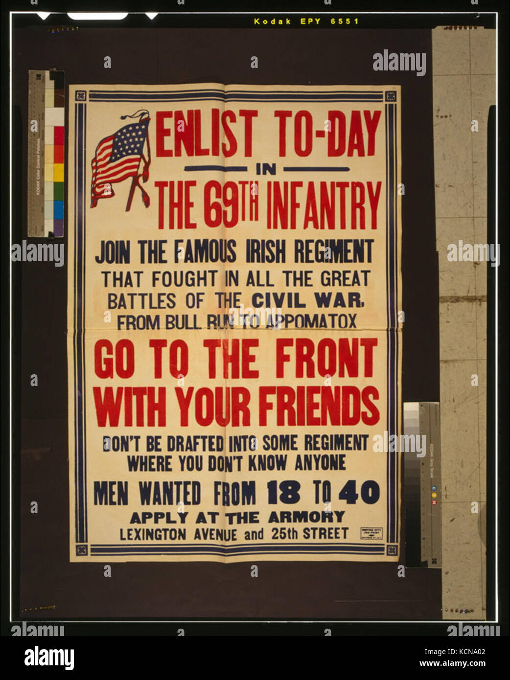 Questo manifesto di reclutamento dell'esercito americano incoraggia l'arruolamento nella 69th Infantry, riflettendo il ruolo storico delle unità di fanteria durante la guerra. Il 69th Infantry era noto per il suo coinvolgimento in importanti conflitti militari. Foto Stock