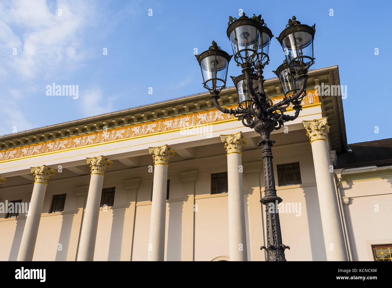 Il complesso termale e congressuale nella città termale di Baden-Baden, Baden-Wuerttemberg, alla periferia della Foresta Nera, Germania Foto Stock