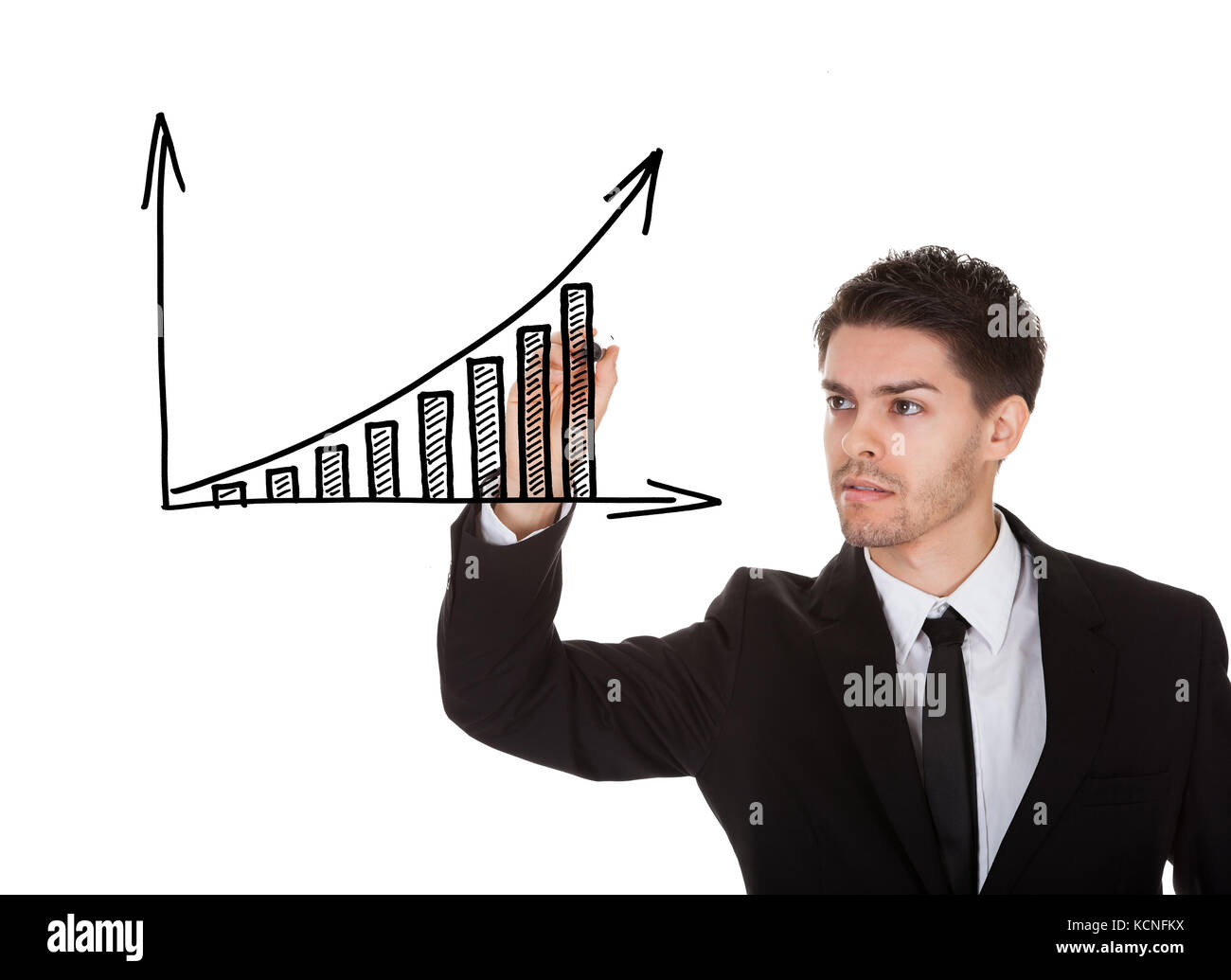 Uomo con la scritta in pennarello la crescita di profitto grafico su schermo bianco Foto Stock