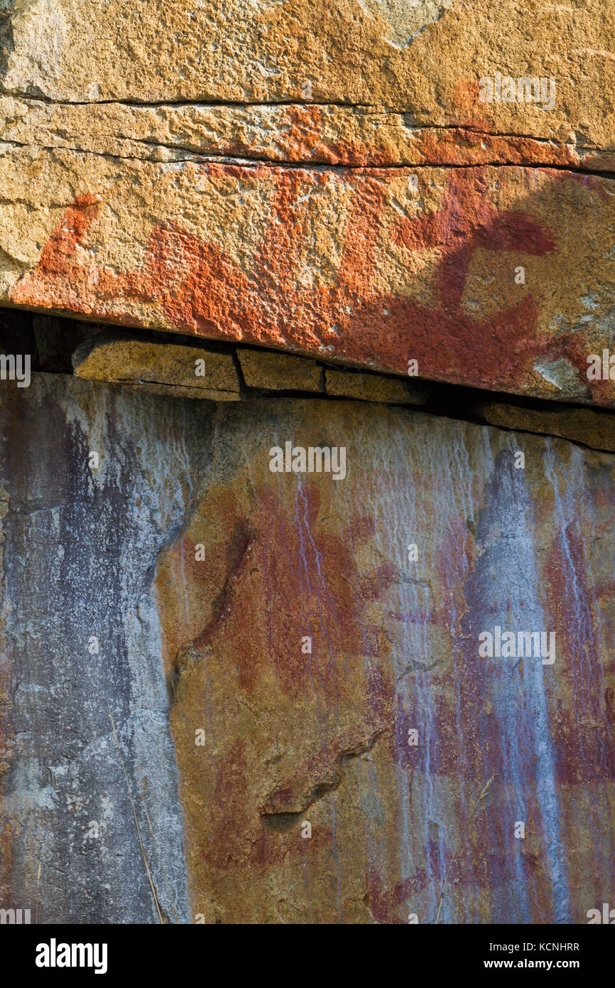 Pittogrammi (dipinti di roccia) lungo la costa del Broughton Arcipelago Provincial Park, British Columbi, Canada. Foto Stock