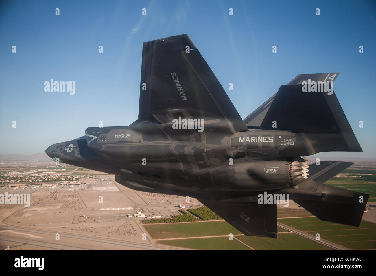 Un U.S. Marine Corps F-35B Lightning II assegnato al Marine armi di aviazione e le tattiche di uno squadrone (MAWTS-1) Foto Stock