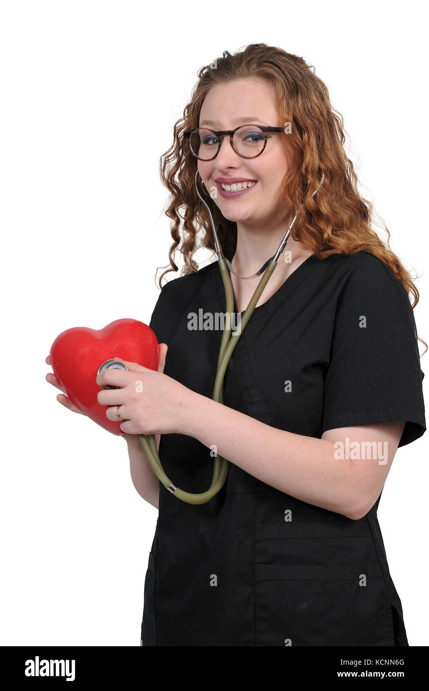 Bella giovane donna medico cardiologo tenendo un cuore Foto Stock