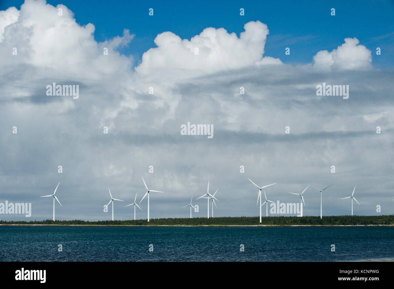 Le turbine eoliche lungo la baia di Fundy vicino Pubnico, Nova Scotia Foto Stock