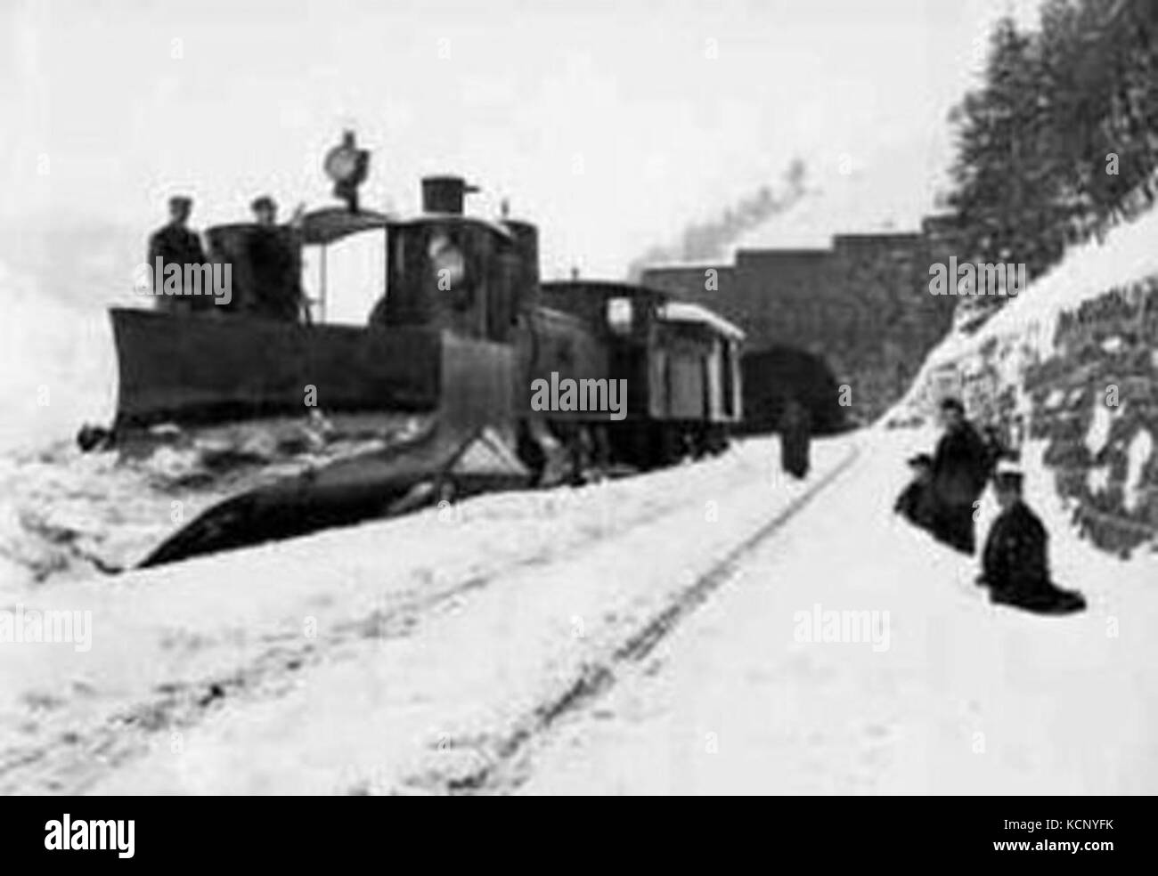 La Gotthardbahn Schneepflug si riferisce ad un aratro nevoso utilizzato sulla ferrovia del San Gottardo in Svizzera. È stato progettato per eliminare la neve dai binari, garantendo il funzionamento della ferrovia durante tutto l'anno attraverso le regioni montuose. Foto Stock