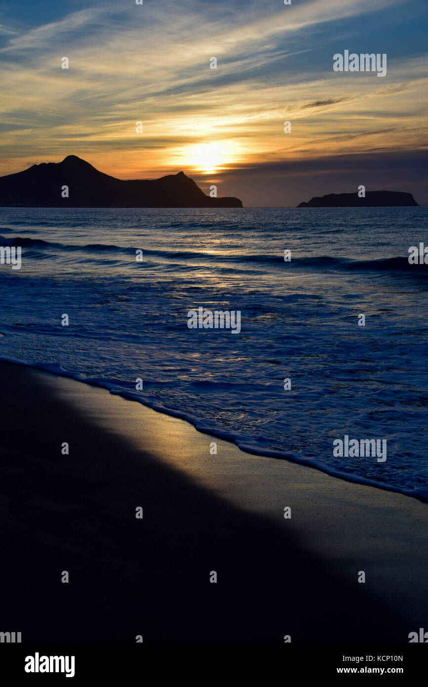 Alba sul promontorio di Porto Santo Island, isola atlantica 43 chilometri a nord di Madeira, Portogallo Foto Stock