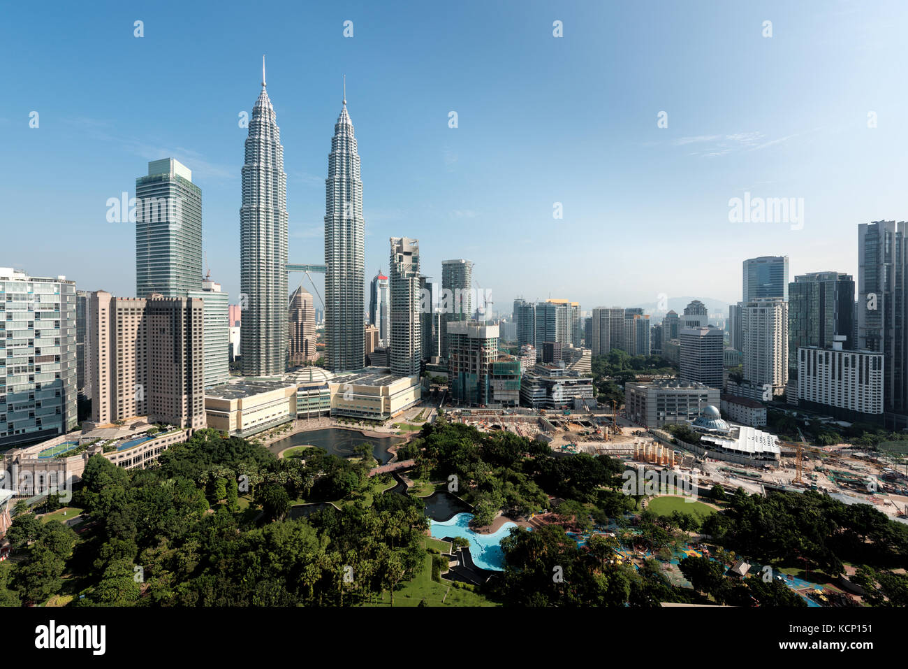 Kuala Lumpur skyline e grattacielo in Malaysia. centro business centro distretto di kuala Lumpur vedendo Petronas Twin Tower in Malesia in Asia. Foto Stock