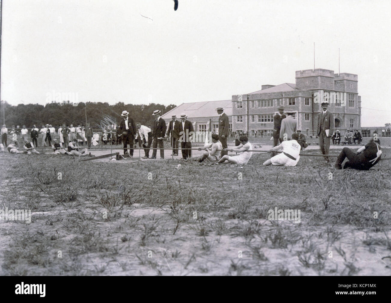 Il team greco vs. San Louis tornitori 2 durante il tiro alla fune della concorrenza a 1904 Olimpiadi Foto Stock