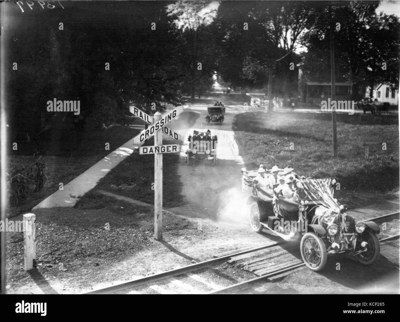 Vetture in angolo College Street Fair Parade 1914 (3190900253) Foto Stock