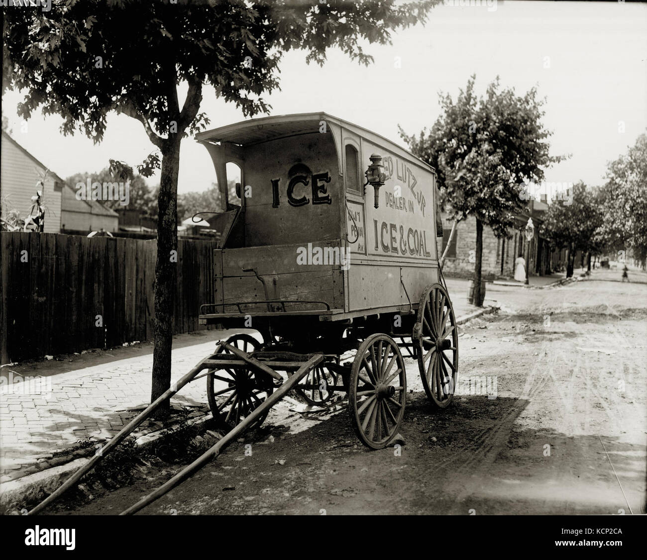 Fred Lutz, Jr. Carro di ghiaccio. Fred Lutz, Jr., Dealer in ghiaccio e carbone, 8417 Pennsylvania Avenue Foto Stock