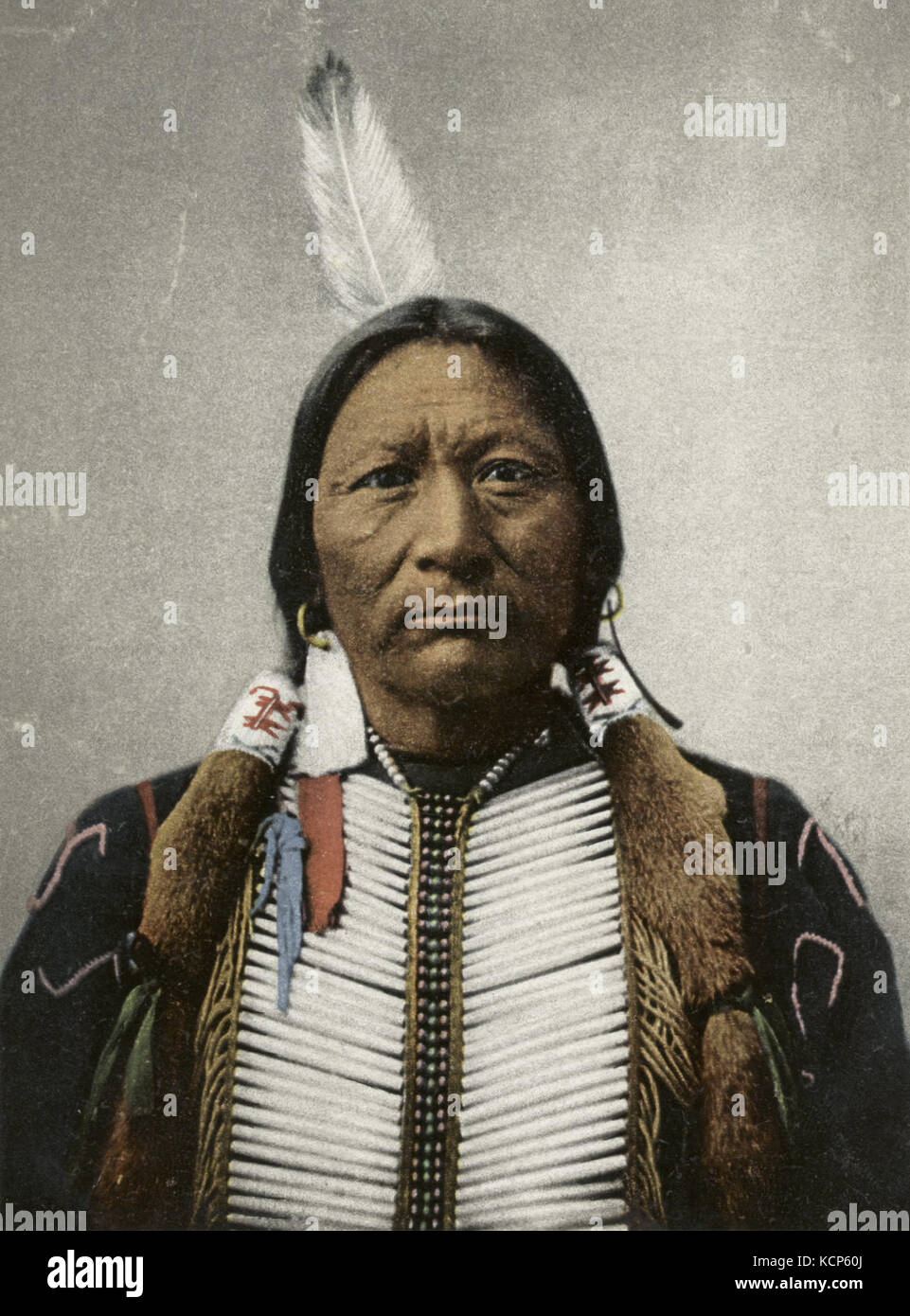 Ritratto di Buckskin Charlie, un capo tribale e sottocapo degli Ute, noto per il suo ruolo nel rappresentare gli interessi degli Ute durante la fine del XIX e l'inizio del XX secolo. Foto Stock