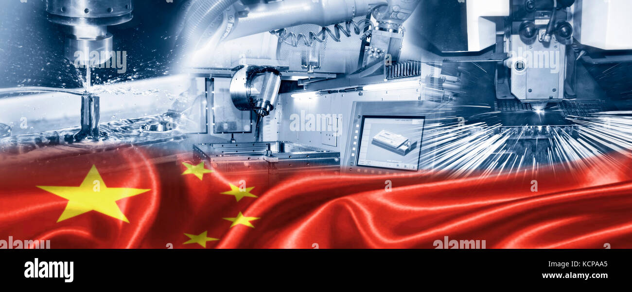 La produzione industriale e la bandiera cinese Foto Stock