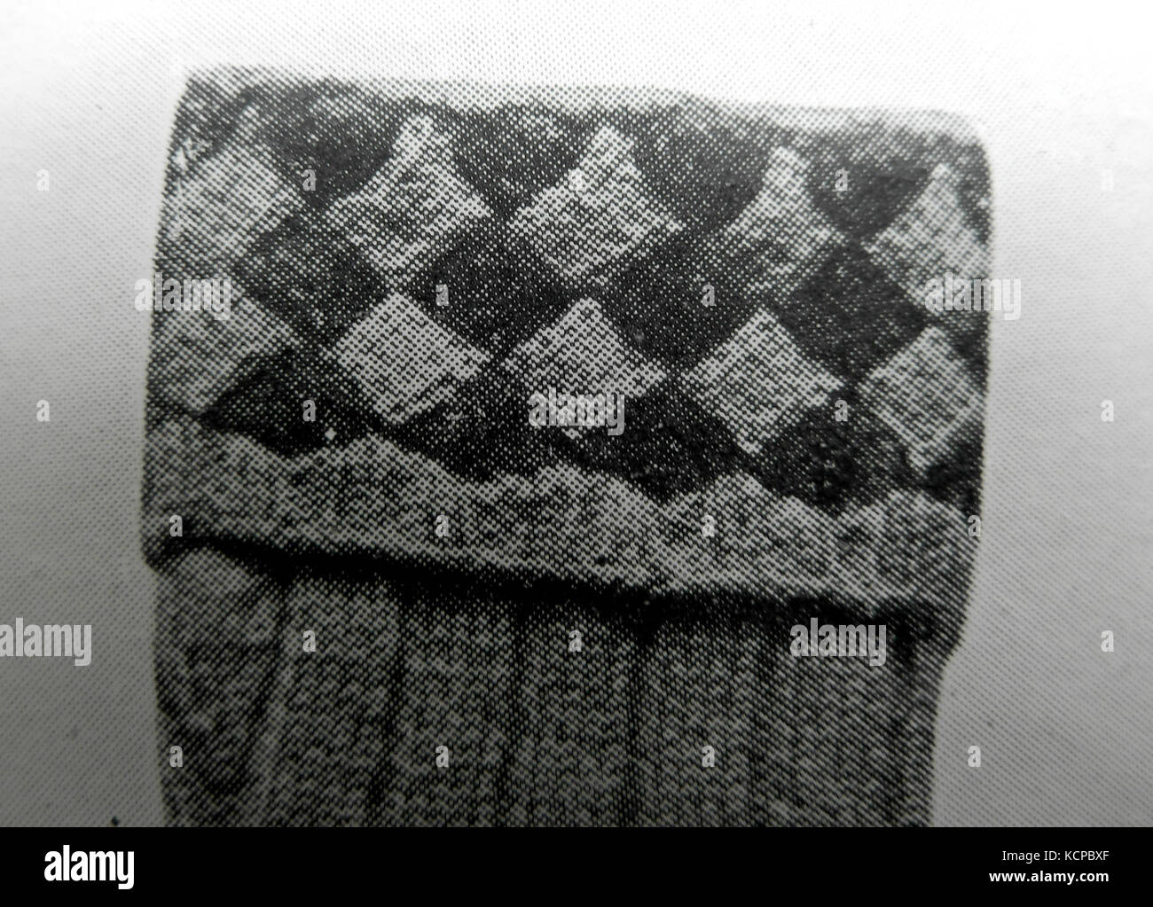 La calza sportiva Gentleman è un pezzo storico di abbigliamento sportivo maschile, comunemente indossato tra la fine del XIX e l'inizio del XX secolo, progettato per il comfort e lo stile durante le attività all'aperto. Foto Stock