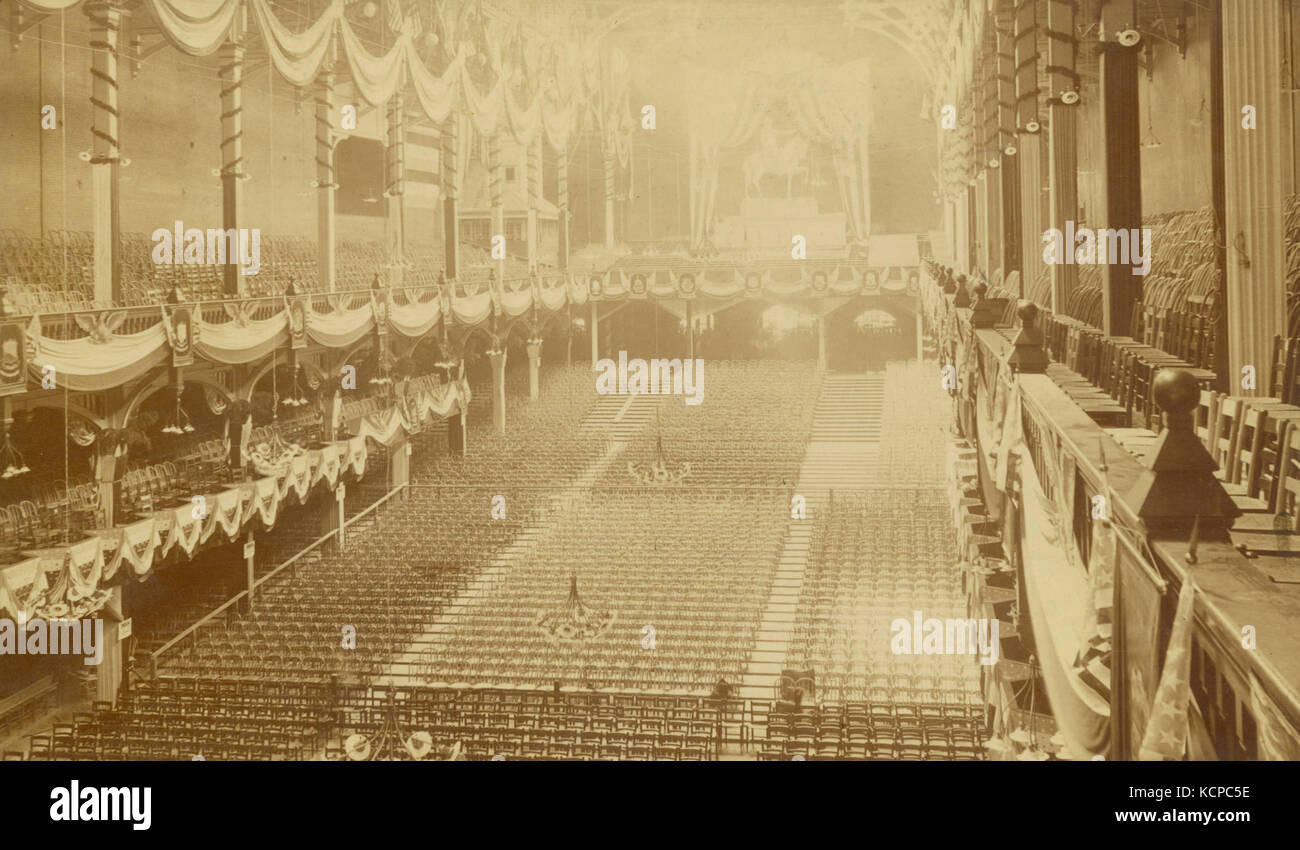 L'interno della sala esposizioni e musica è esposto, con dettagli architettonici e la disposizione progettata per mostre e spettacoli. Il luogo rappresenta il significato culturale degli spazi pubblici di intrattenimento dei primi anni del XX secolo. Foto Stock