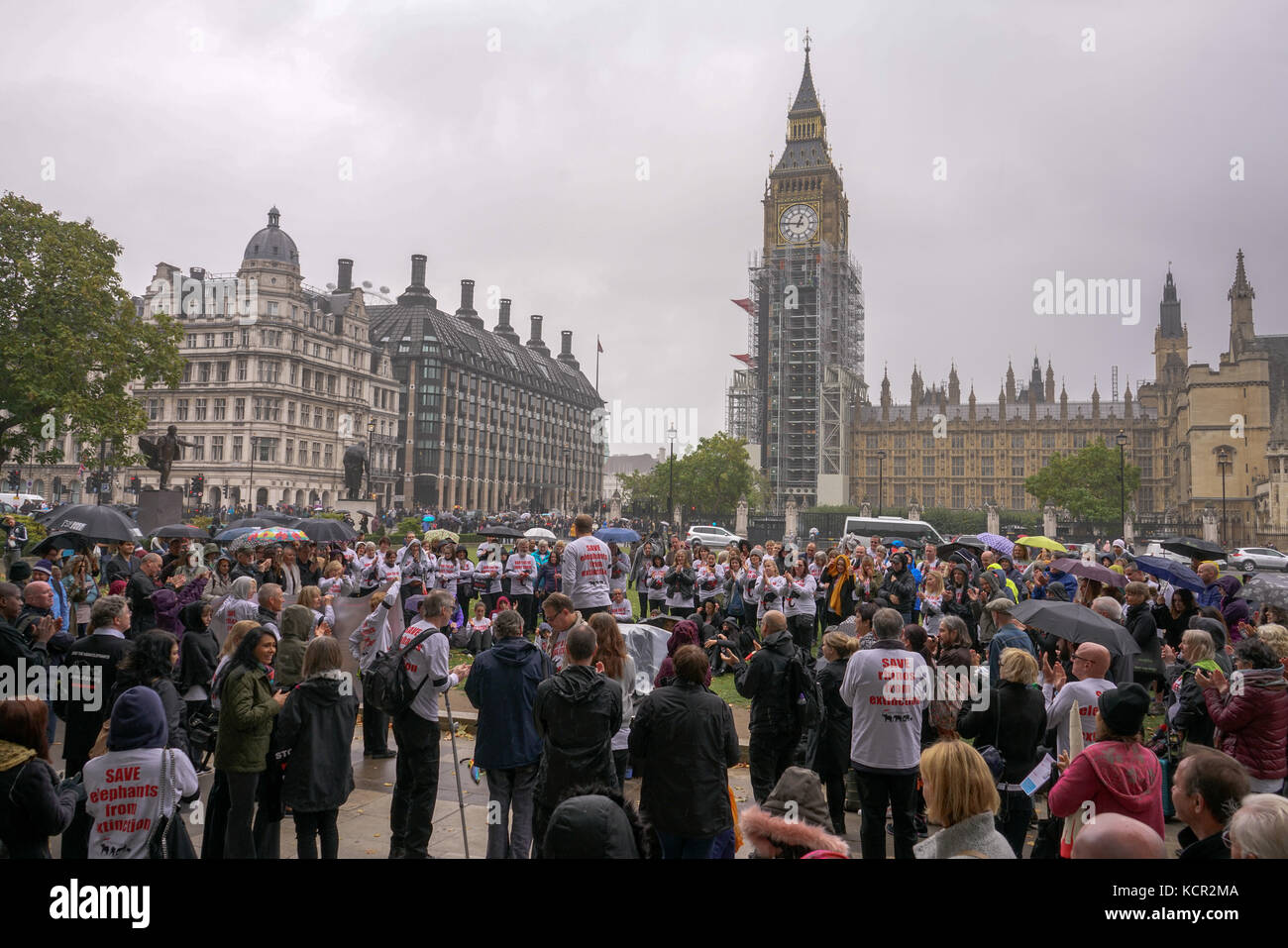 Londra, Inghilterra, Regno Unito. 7 ott 2017. centinaia di protesta e di rally domanda gli elefanti e rinoceronti per essere divieto. Credito: vedere li/alamy live news Foto Stock