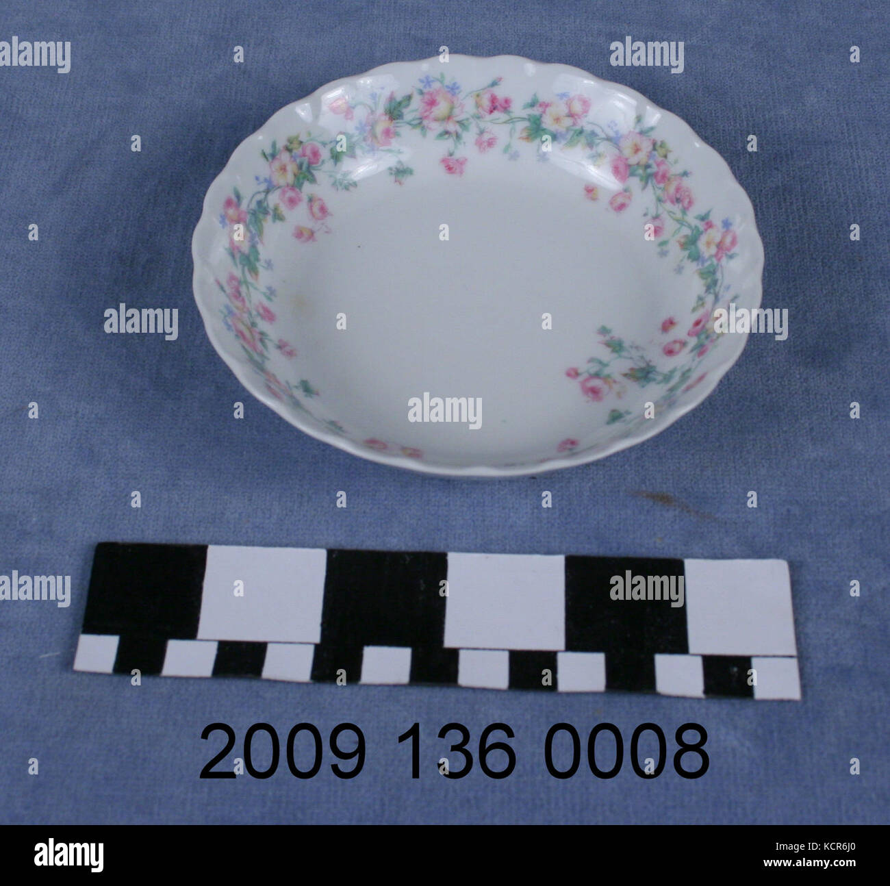 Ceramica ciotola di frutta Foto Stock