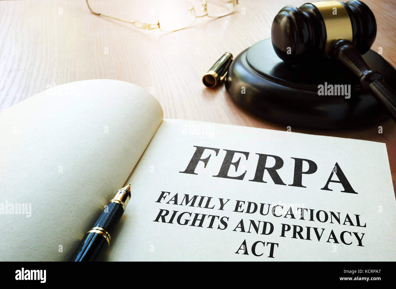 Ferpa (famiglia educativa e diritti di privacy act) su un tavolo. Foto Stock