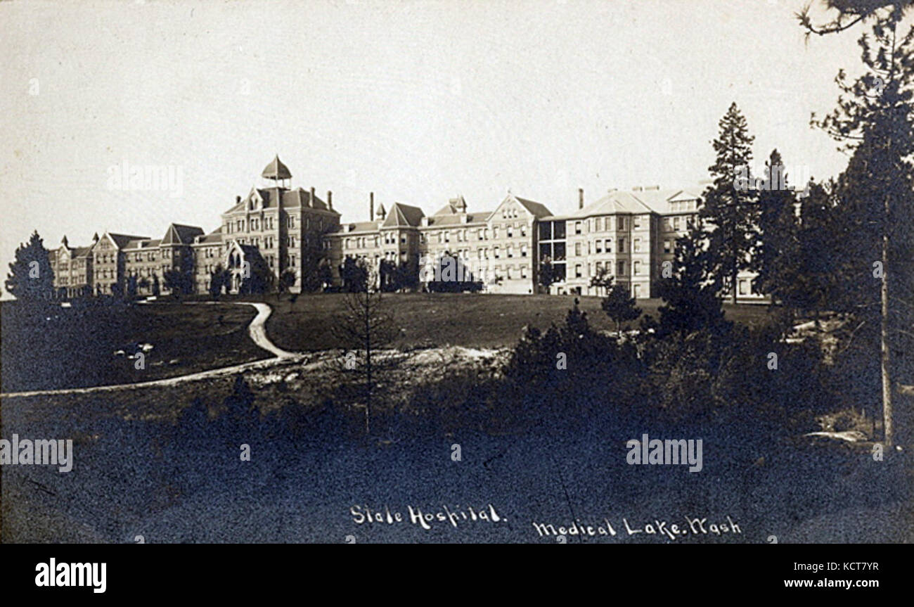 Questa fotografia mostra l'Eastern State Hospital, situato a Medical Lake, Washington, nel 1908. Mette in evidenza l'architettura e la struttura medica dell'inizio del XX secolo progettata per l'assistenza alla salute mentale. Foto Stock