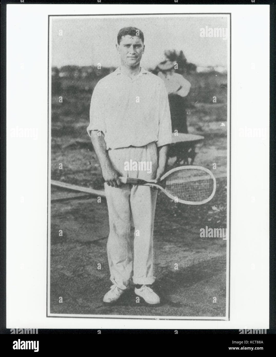 Edgar W. Leonard è stato un tennista statunitense che ha vinto sia il doppio che il singolare ai Giochi olimpici del 1904. I suoi risultati nel tennis durante questo primo periodo olimpico sono significativi nella storia dello sport e della competizione olimpica. Foto Stock