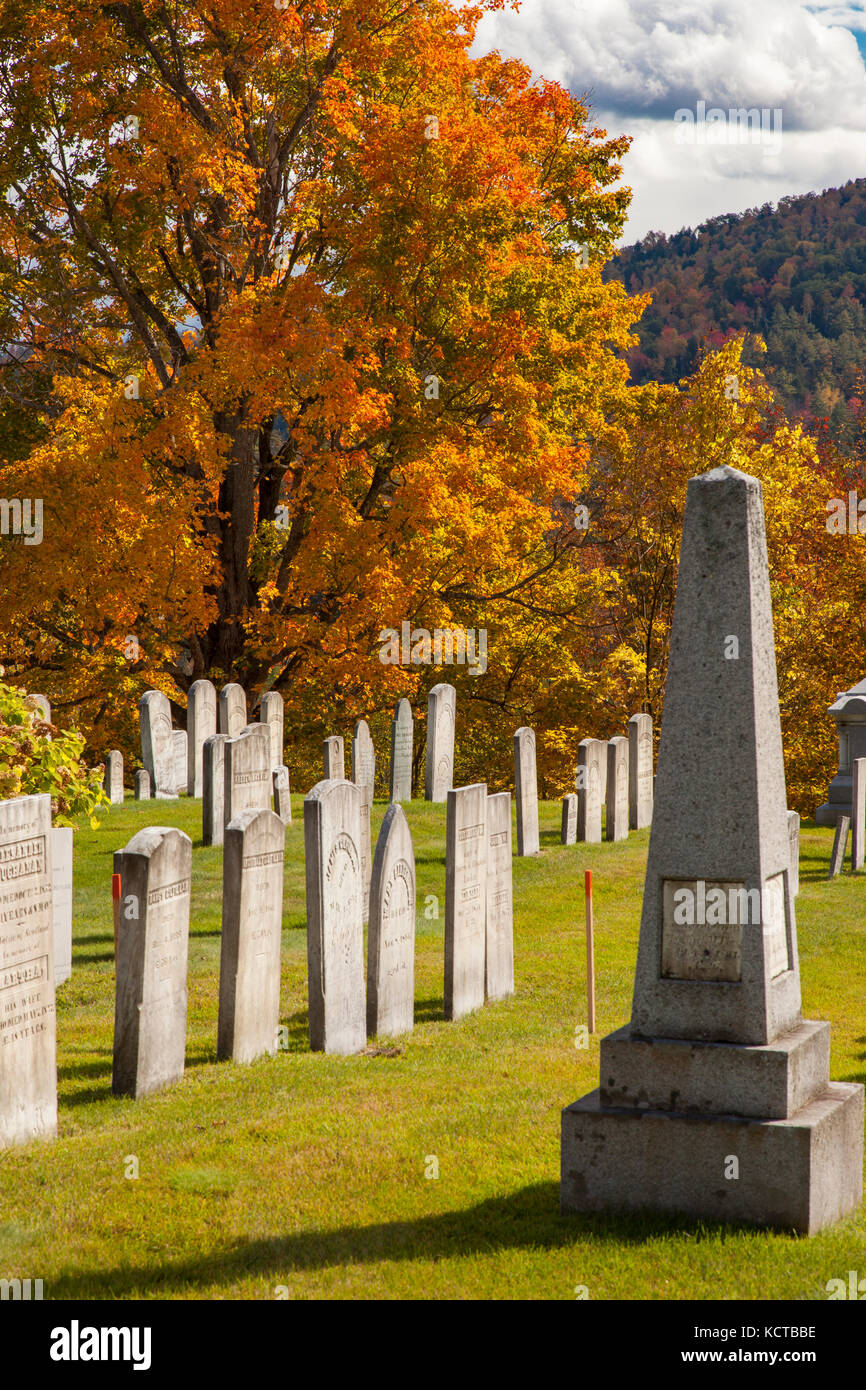 Autunno vista sul centro di Barnet cimitero, Barnet, Vermont, USA Foto Stock