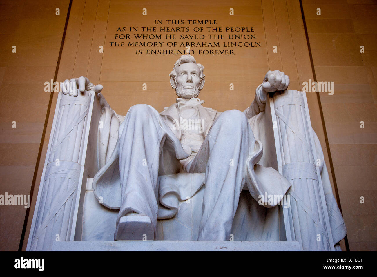 Statua in marmo del presidente Abraham Lincoln all'interno del Lincoln Memorial, Washington, DC, Stati Uniti d'America Foto Stock
