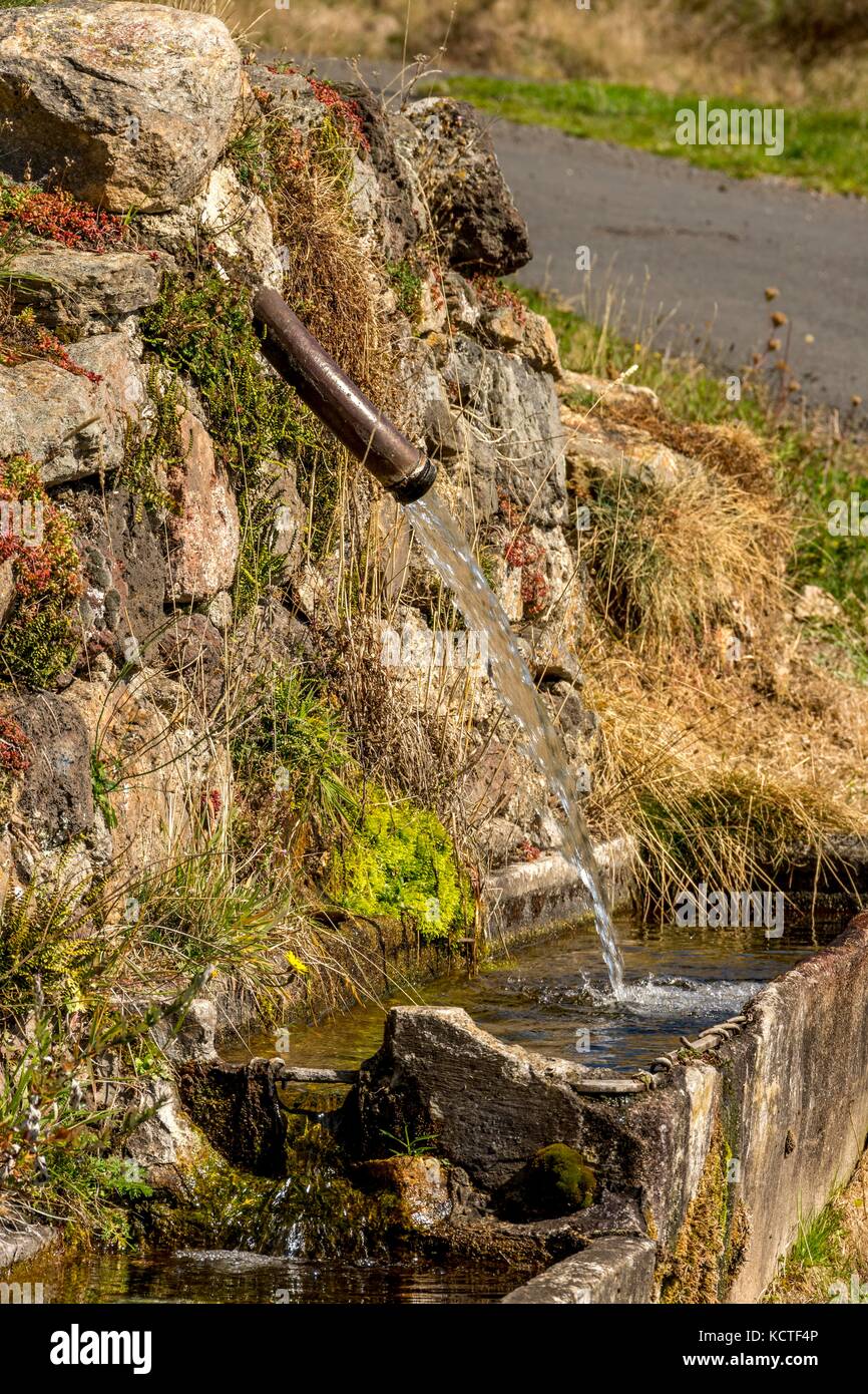 Trogolo di acqua di rochegude a saint privat d'Allier village. Haute Loire. Auvergne Francia Foto Stock