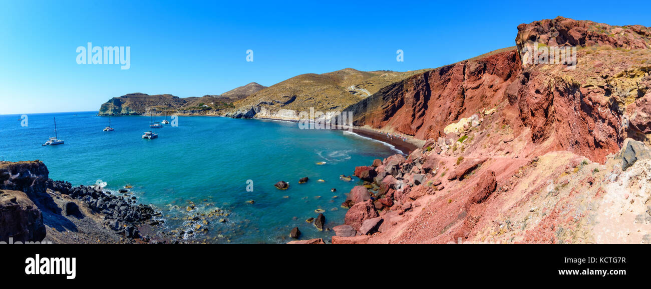Red Beach, Akrotiri, Grecia, CICLADI - Santorini-thira- una delle più famose spiagge di isola conosciuta per l'unico colore della sabbia e surro Foto Stock