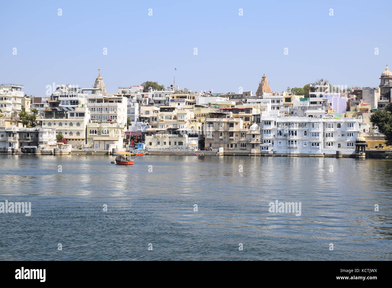 Vista stupefacente di Udaipur e il lago Pichola, Rajasthan, India Foto Stock