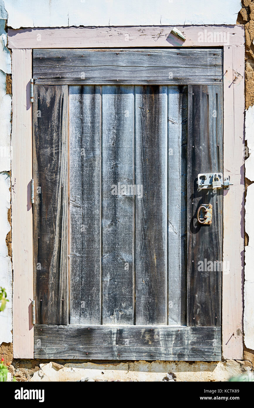 Breve fatti a mano porta con serrature in metallo Foto Stock