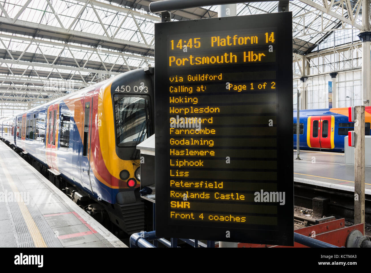 A sud ovest di carrozze ferroviarie (ora South Western Railway) e livrea, a Londra, Waterloo, Regno Unito Foto Stock
