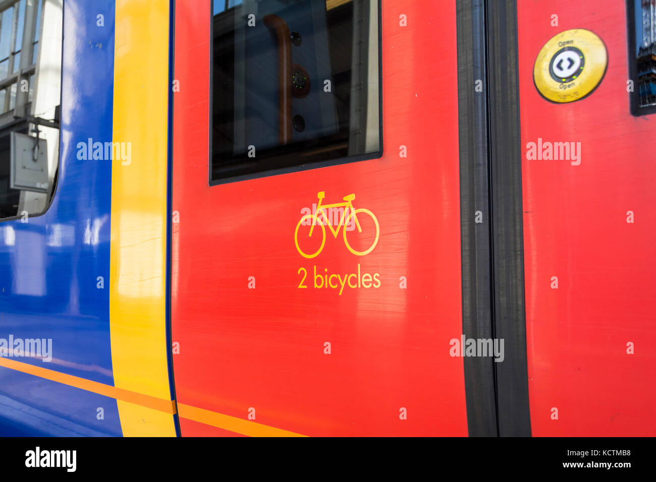 A sud ovest di carrozze ferroviarie (ora South Western Railway) e livrea, a Londra, Waterloo, Regno Unito Foto Stock