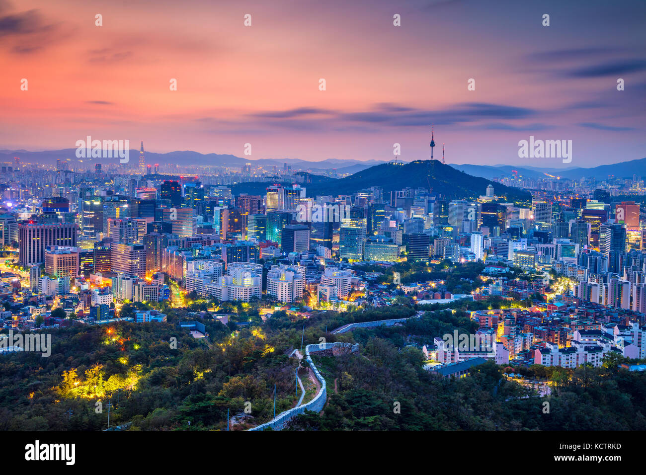 Seul. cityscape immagine del centro cittadino di Seoul durante l estate sunrise. Foto Stock