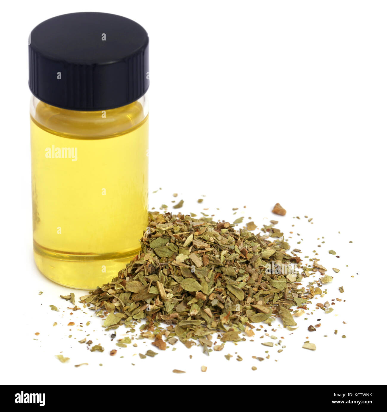Origano secco con olio essenziale su sfondo bianco Foto Stock
