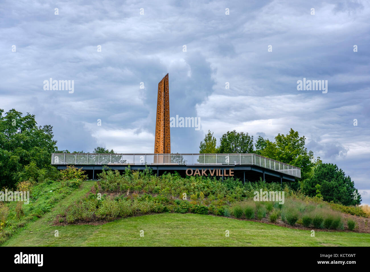 The Tannery Hill Observation Deck and Beacon, presso Tannery Park, parco cittadino di Oakville Harbour West Shore, Oakville, Ontario, Canada. Foto Stock
