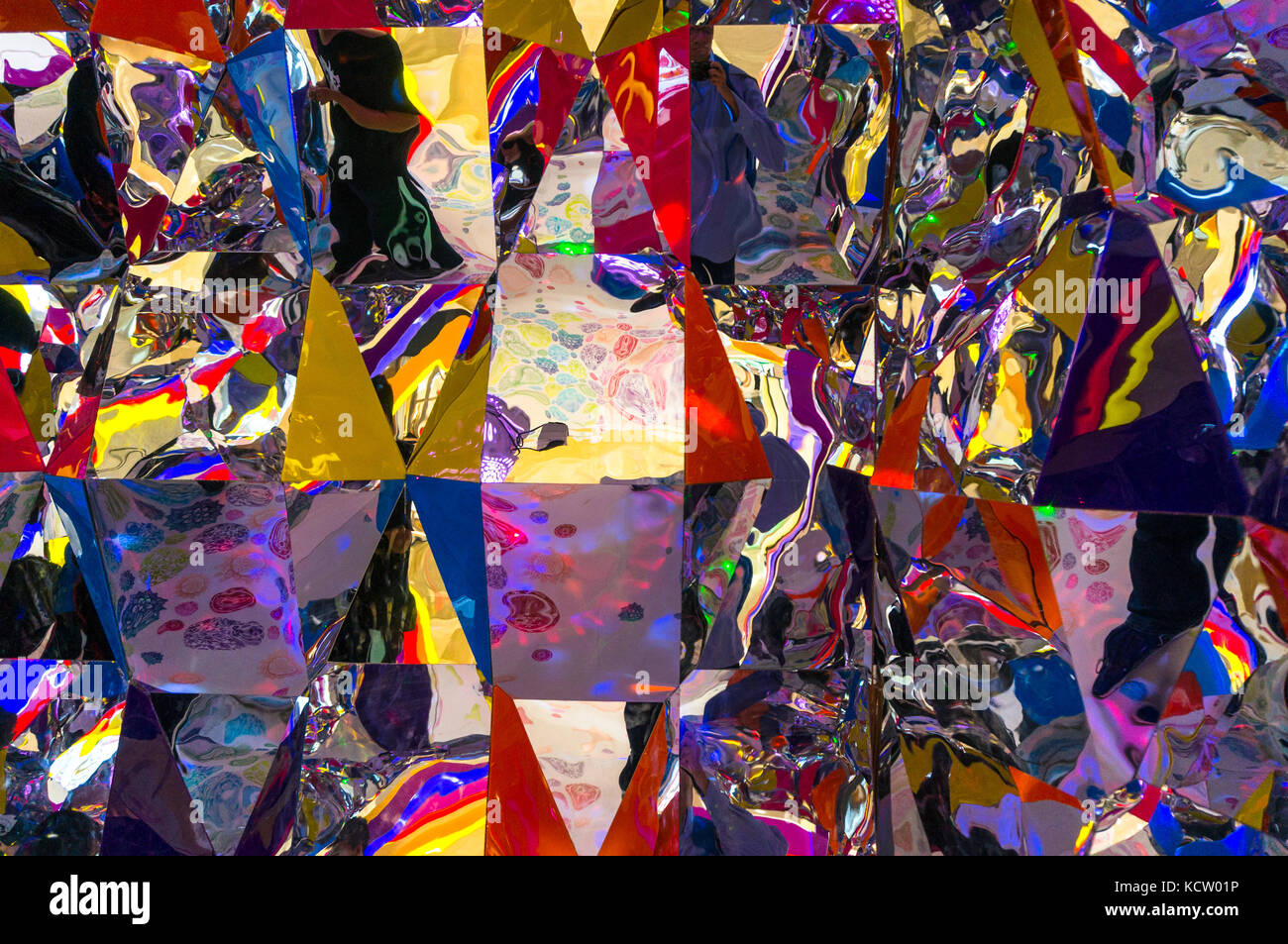 Psichedelico schemi colore all'interno di un bambini fun house presso un centro commerciale di Shenzhen, Cina Foto Stock