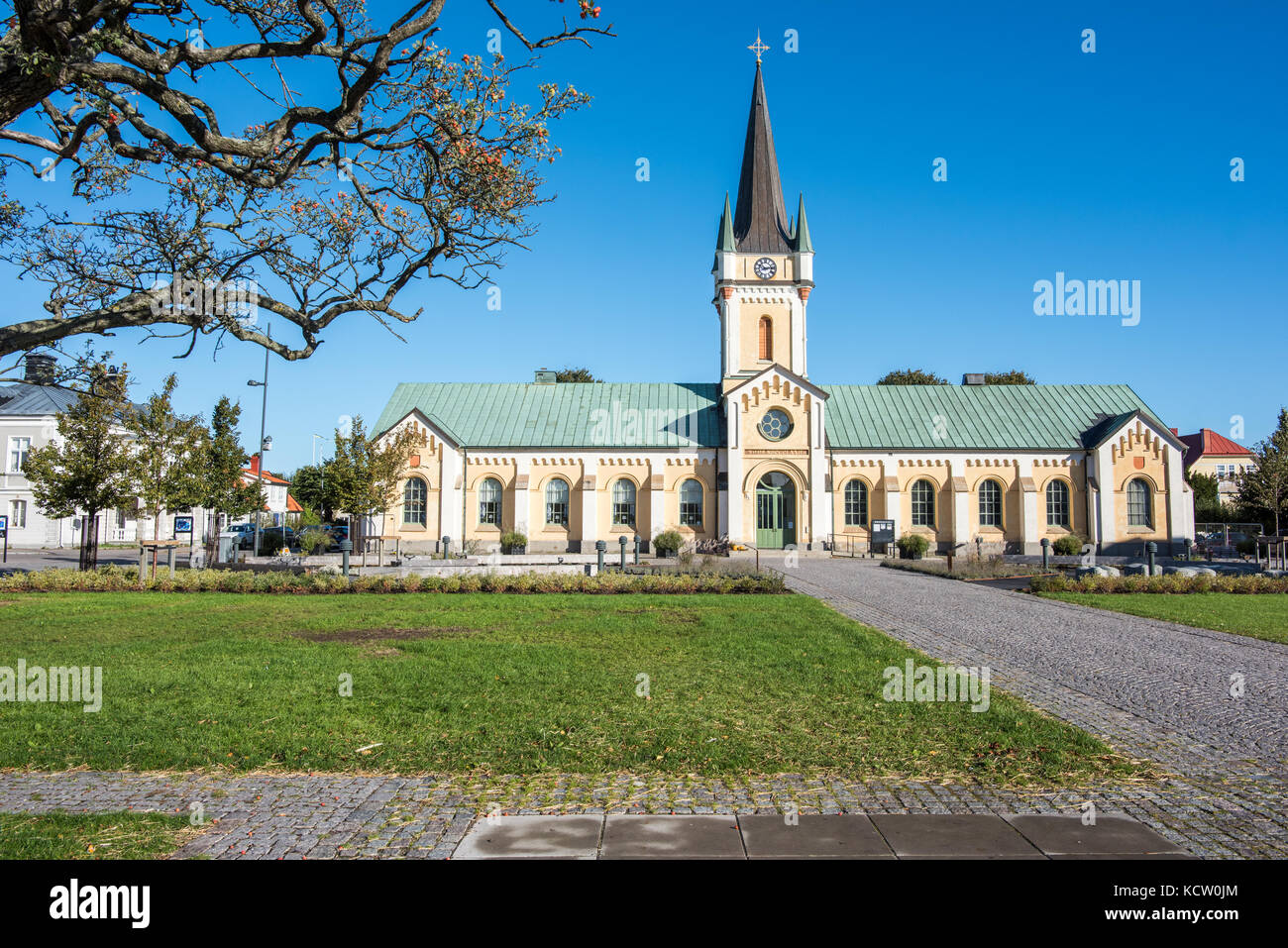 Borgholm chiesa in piazza Borgholm sulla svedese Mar Baltico isola Oland. Borgholm è la città più grande dell'Oland e la chiesa fu costruita nel 1879. Foto Stock