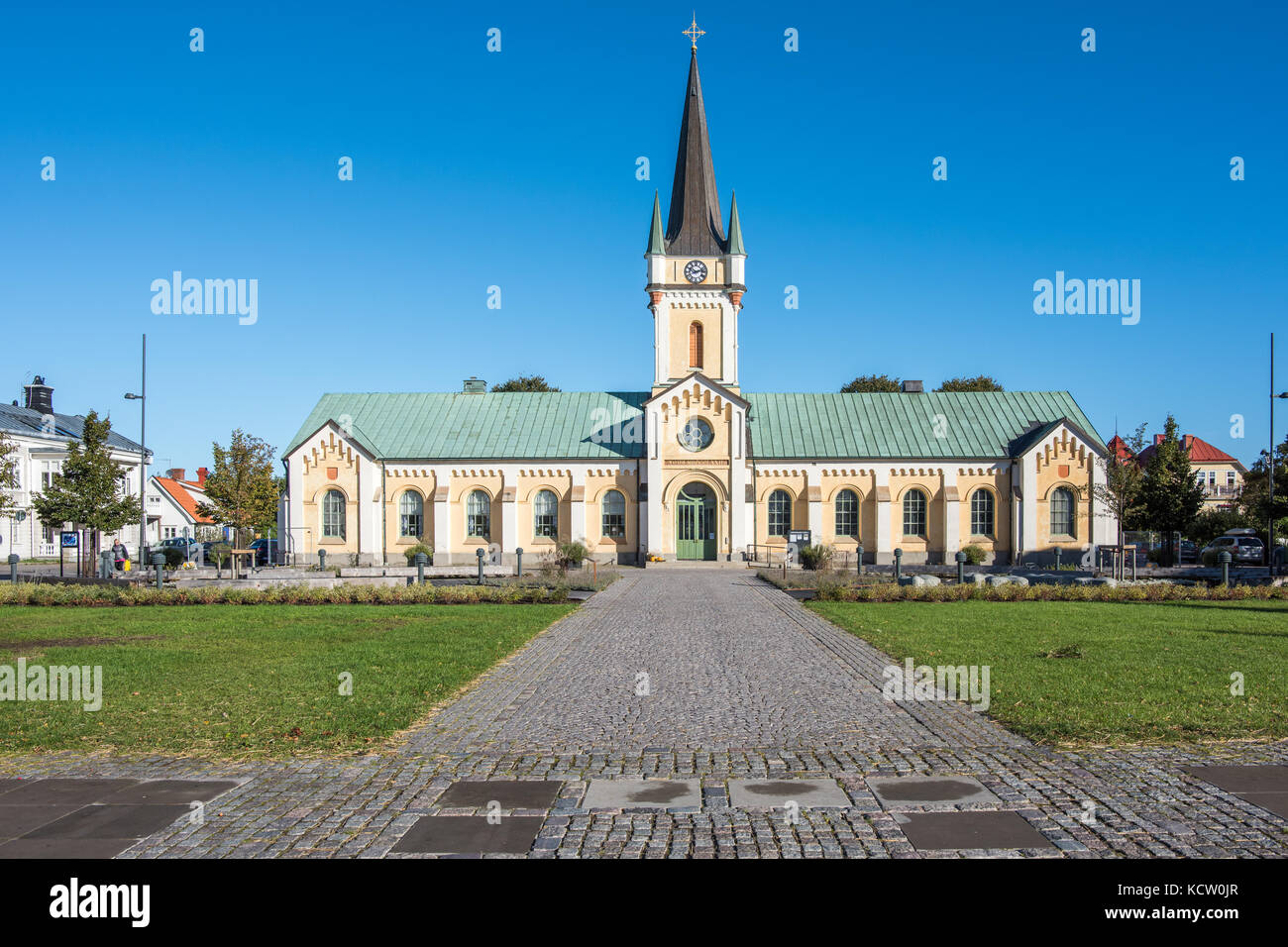 Borgholm chiesa in piazza Borgholm sulla svedese Mar Baltico isola Oland. Borgholm è la città più grande dell'Oland e la chiesa fu costruita nel 1879. Foto Stock