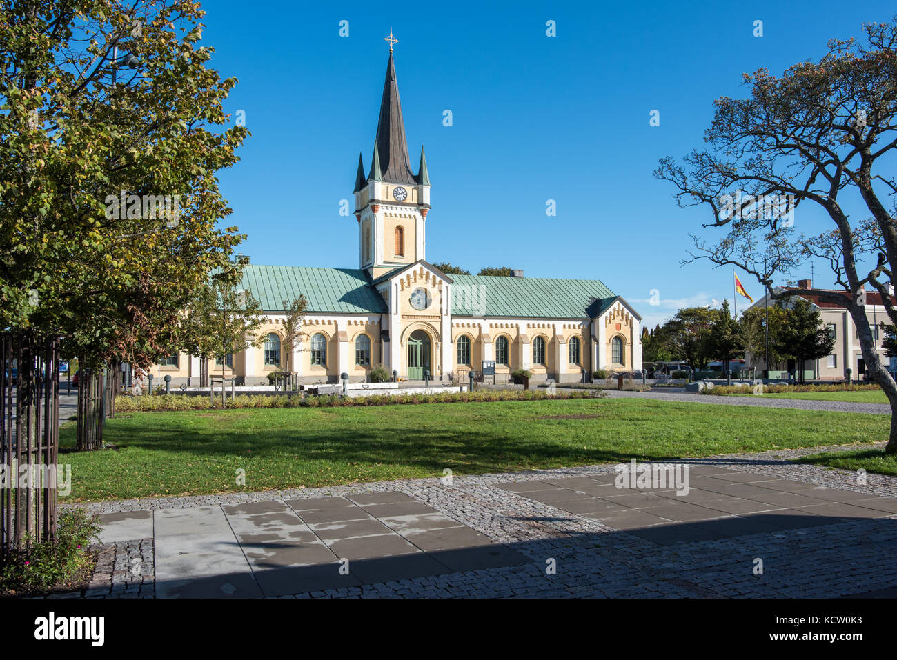 Borgholm chiesa in piazza Borgholm sulla svedese Mar Baltico isola Oland. Borgholm è la città più grande dell'Oland e la chiesa fu costruita nel 1879. Foto Stock
