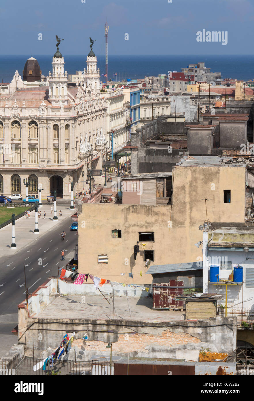 Vista in elevazione del Gran Teatro de La Habana Alicia Alonso e il Paseo del Prado a l'Avana, Cuba Foto Stock