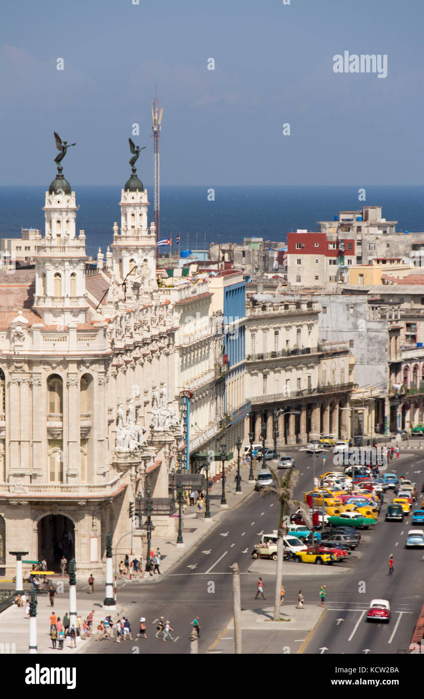 Vista in elevazione del Gran Teatro de La Habana Alicia Alonso e il Paseo del Prado a l'Avana, Cuba Foto Stock