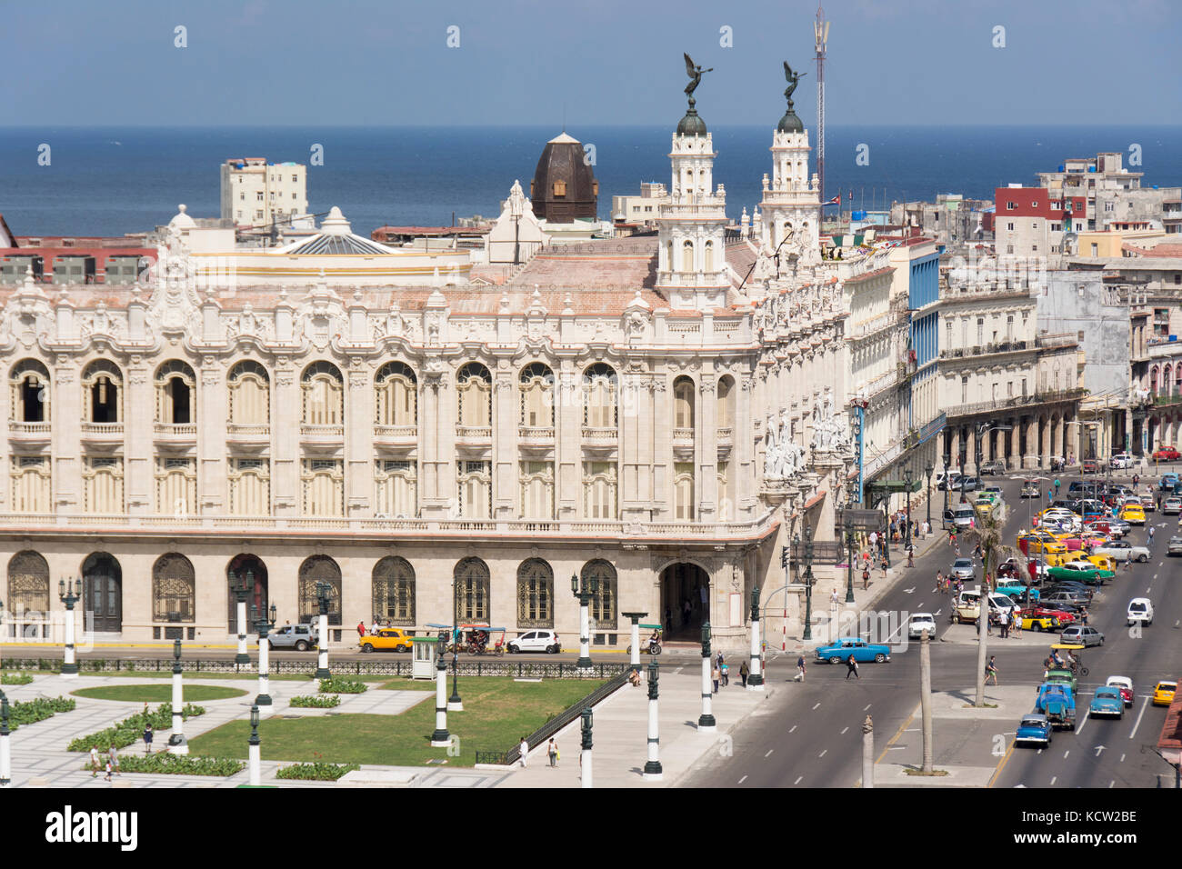 Vista in elevazione del Gran Teatro de La Habana Alicia Alonso e il Paseo del Prado a l'Avana, Cuba Foto Stock