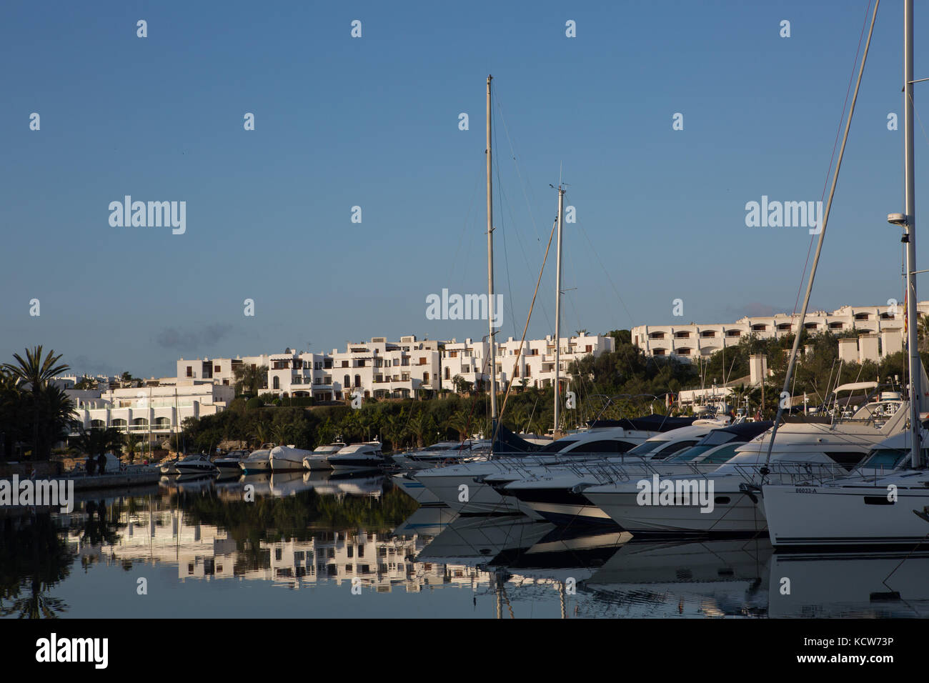 Velieri ormeggiati a Marina de Cala d'or Cala D'or, Maiorca, isole Baleari, Spagna. Foto Stock